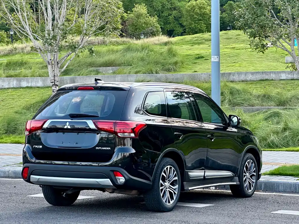 Mitsubishi Outlander 2018 — фото 6