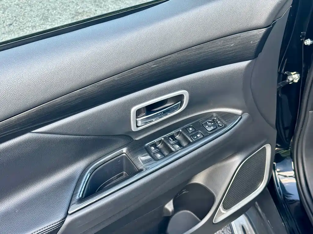 Mitsubishi Outlander 2018 — фото 16