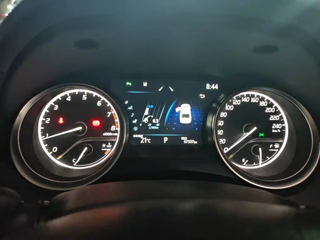 Toyota Camry 2022 — фото 12