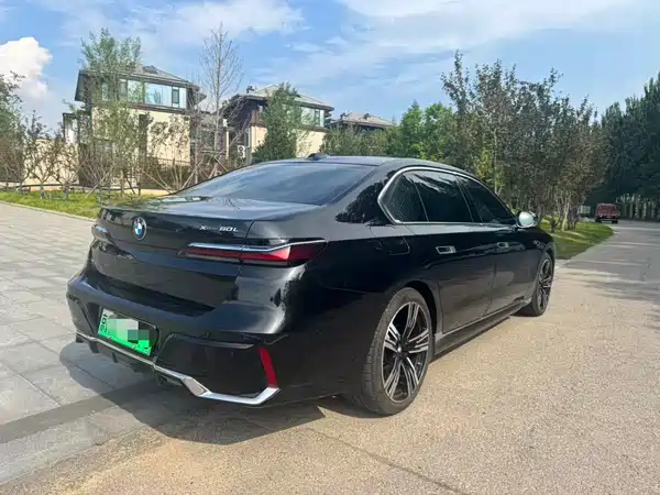 BMW i7 2023