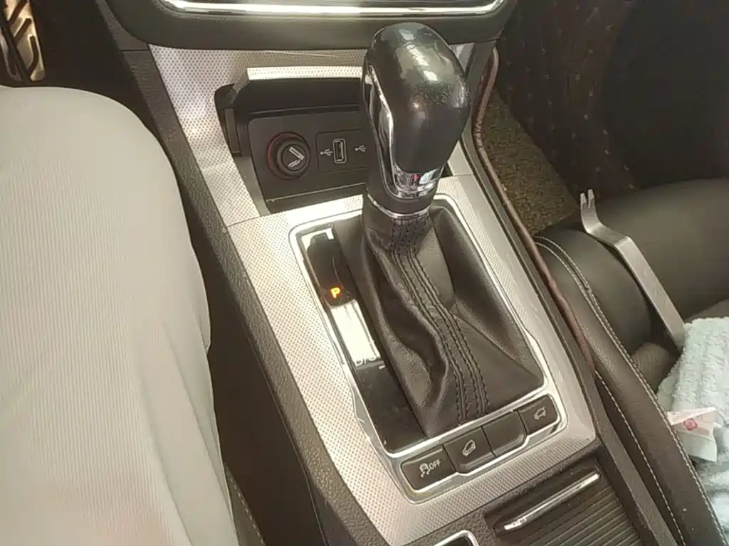 Roewe RX5 2018 — фото 14