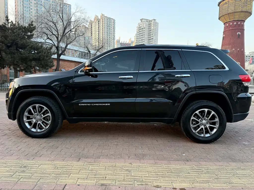 Jeep Grand Cherokee 2014 — фото 4