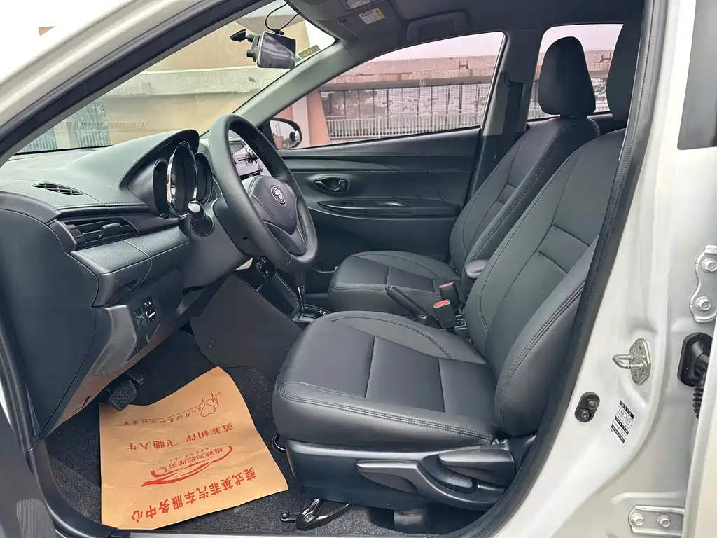 Toyota Yaris L 2019 — фото 9