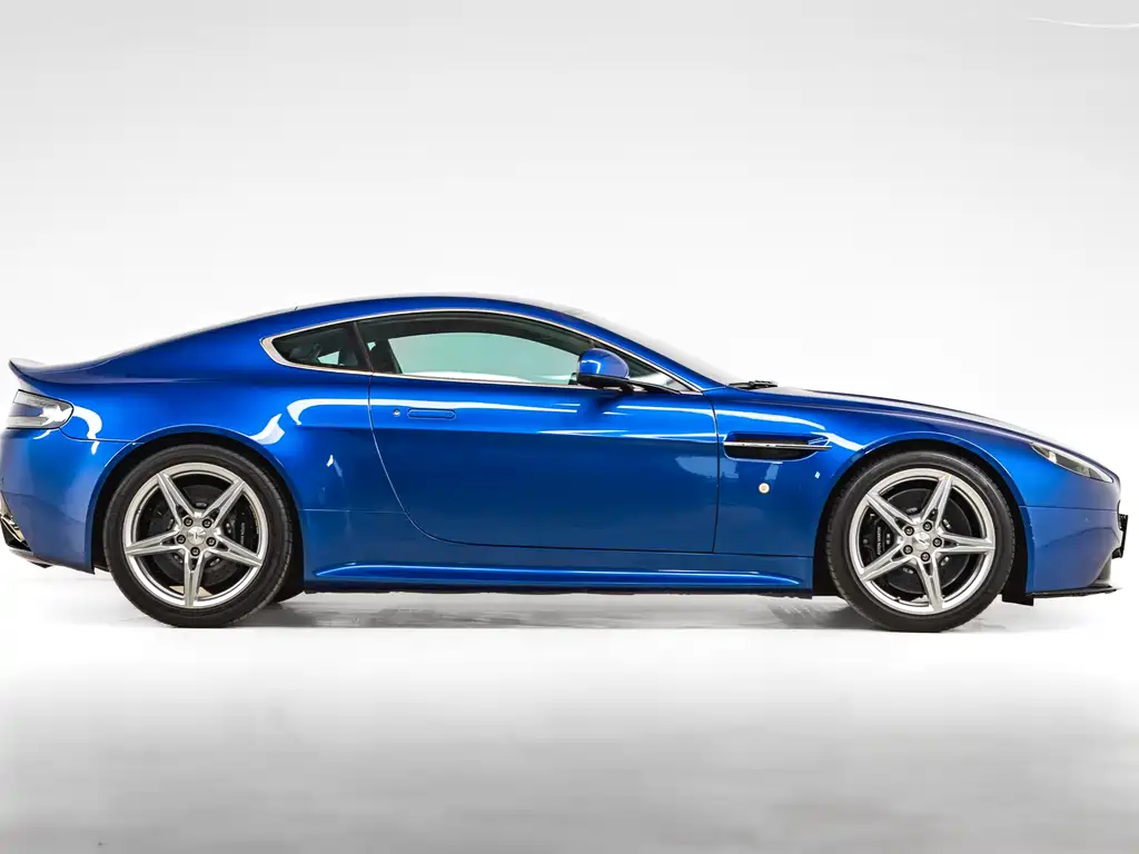 Aston Martin V8 Vantage 2016 — фото 4