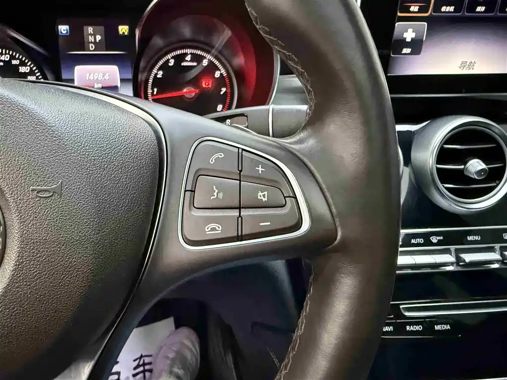 Mercedes-Benz GLC 2018 — фото 12