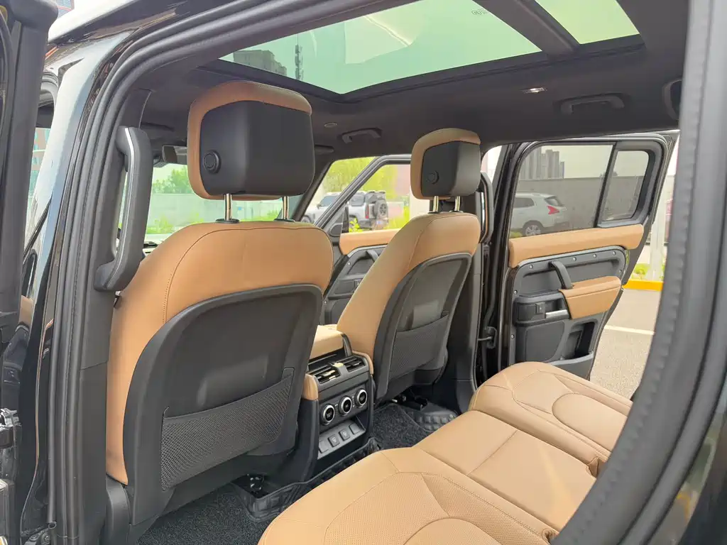 Land Rover Defender 2025 — фото 10