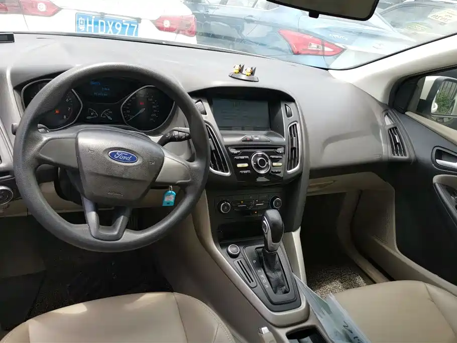 Ford Focus 2018 — фото 12