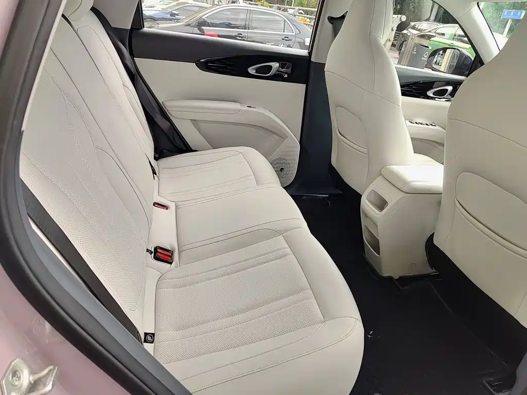 Geely Galaxy Starwish 2025 — фото 11