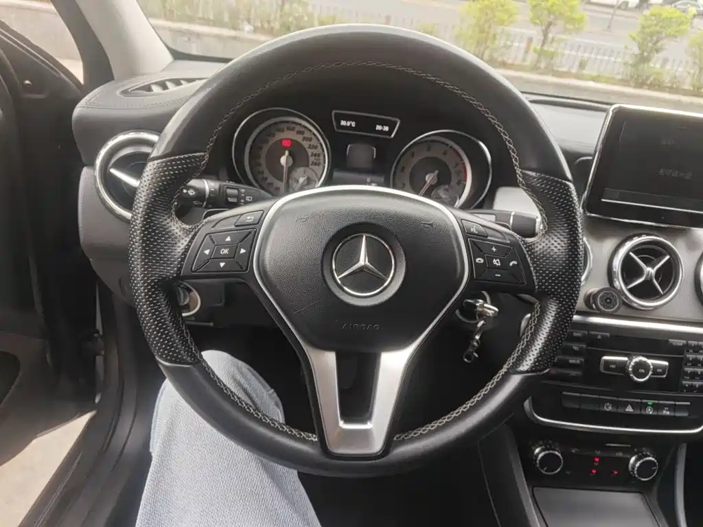 Mercedes-Benz GLA 2015