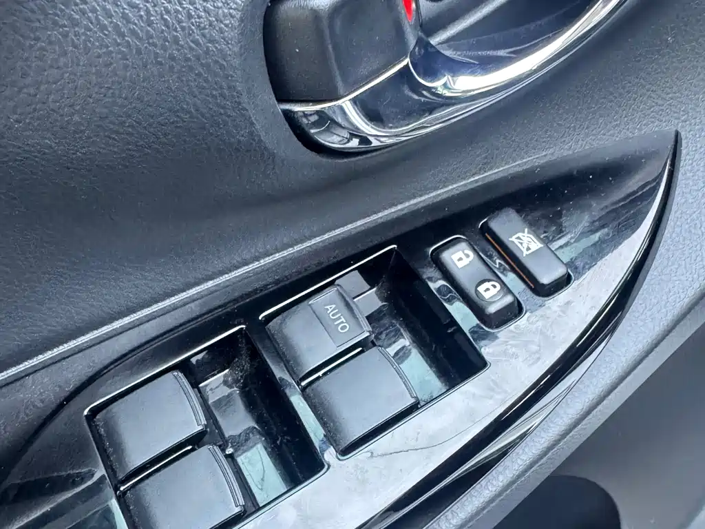 Toyota Yaris L 2023 — фото 17