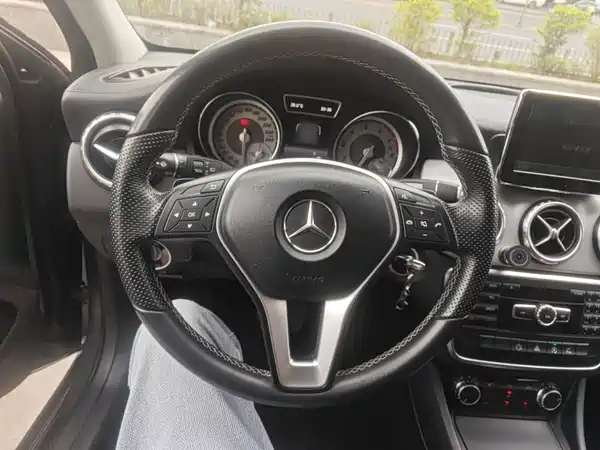 Mercedes-Benz GLA 2015