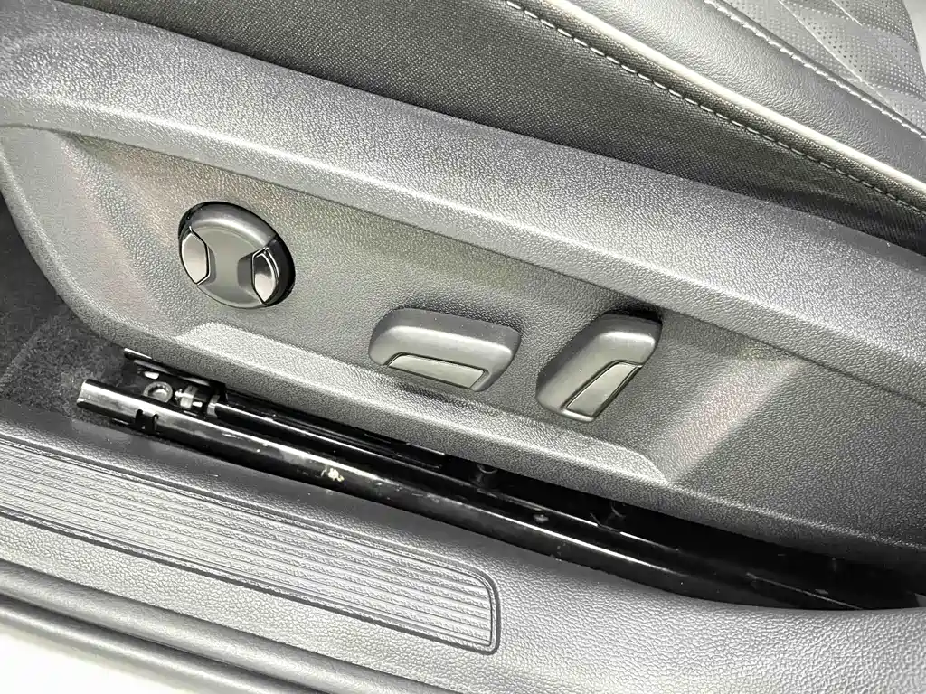 Volkswagen Sagitar 2022 — фото 12