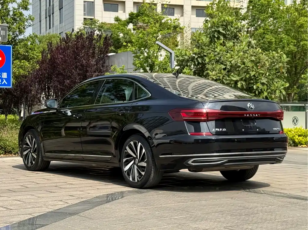 Volkswagen Passat 2022 — фото 9