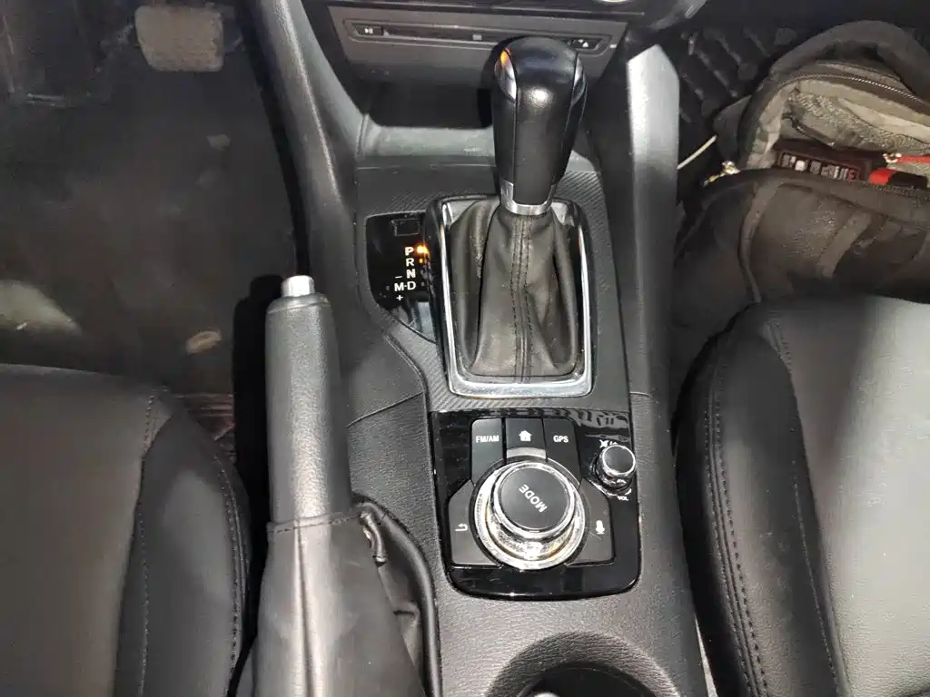 Mazda 3 Axela 2015 — фото 10