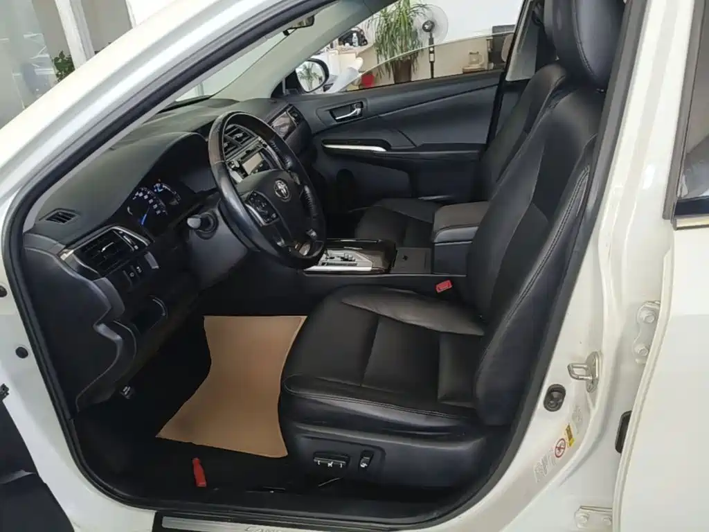 Toyota Camry 2015 — фото 15