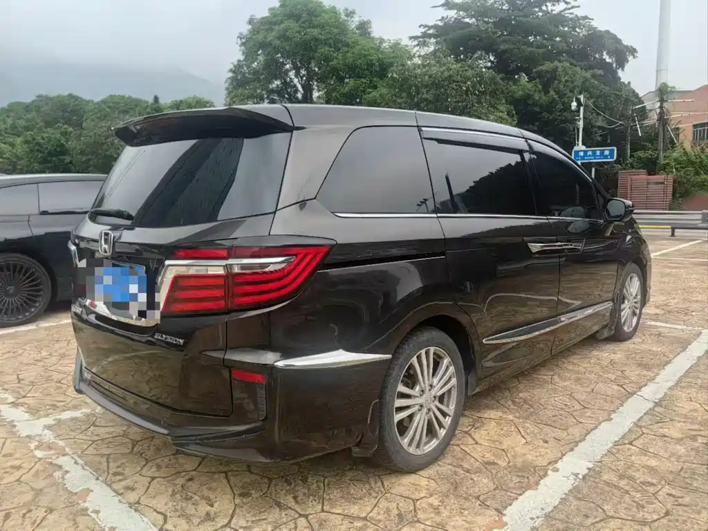 Honda Elysion 2016