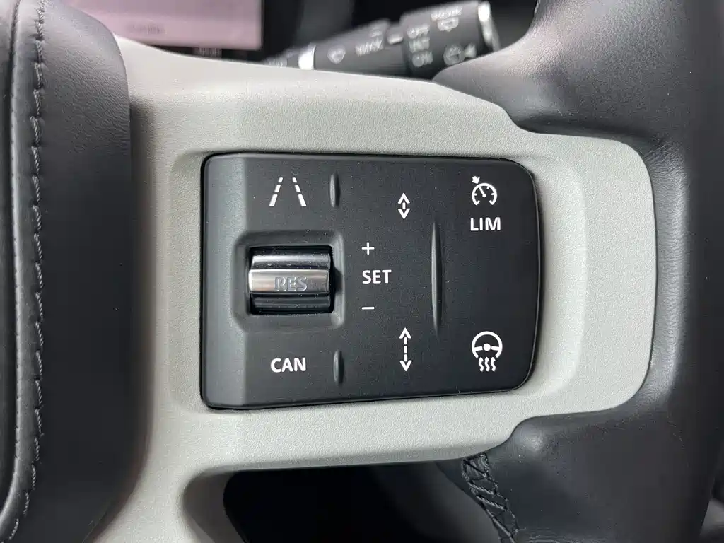 Land Rover Defender 2022