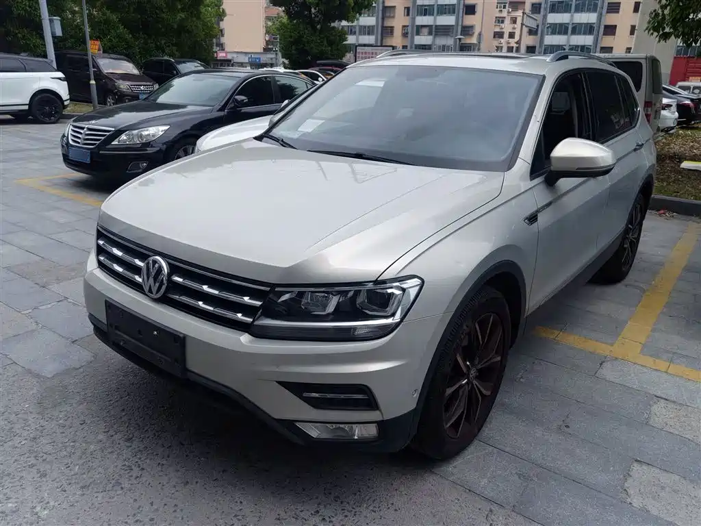 Volkswagen Tiguan L 2019 — фото 1