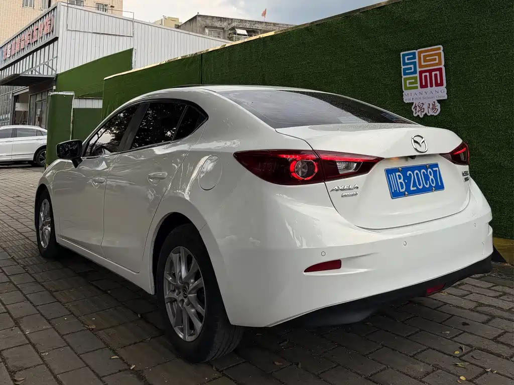 Mazda 3 Axela 2017 — фото 11