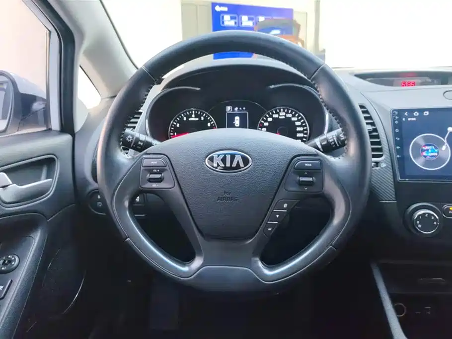 Kia K3 2016 — фото 15
