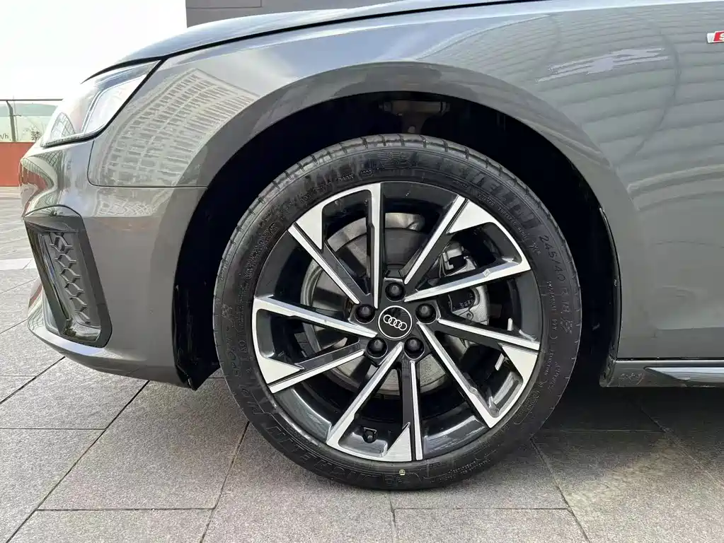 Audi A4L 2023 — фото 18