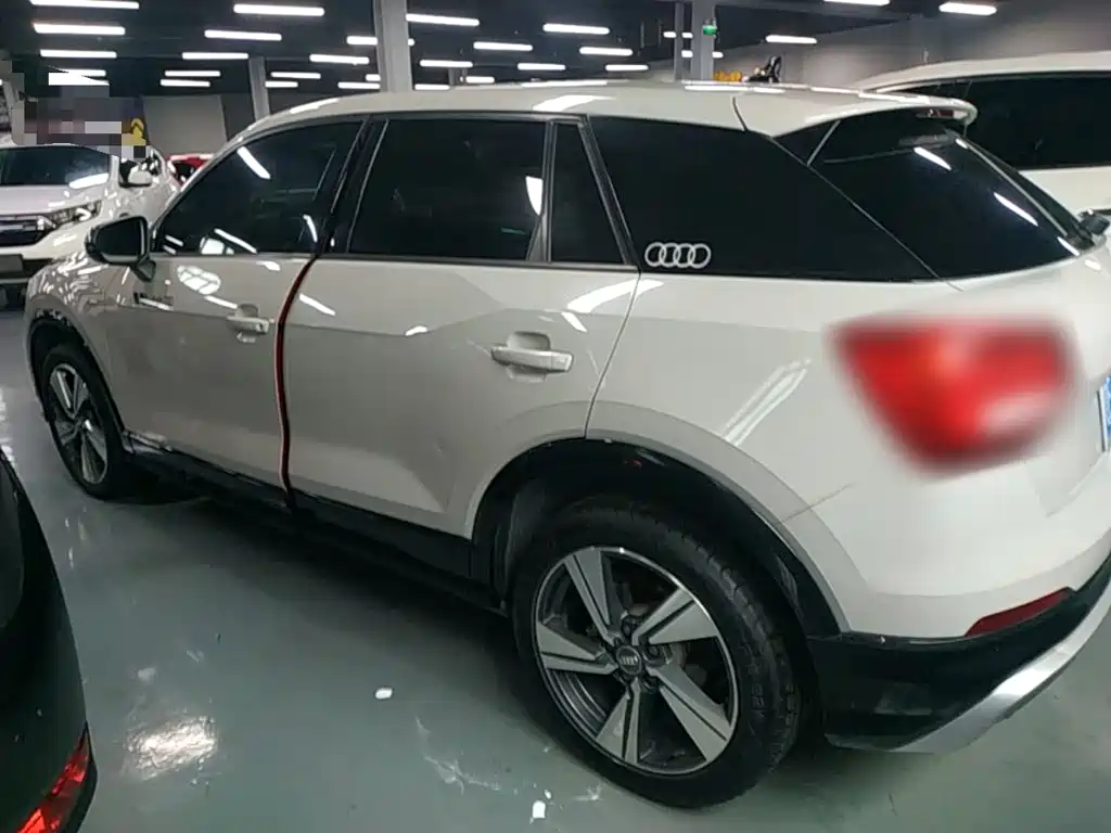 Audi Q2L 2019