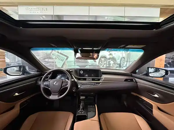 Lexus ES 2021