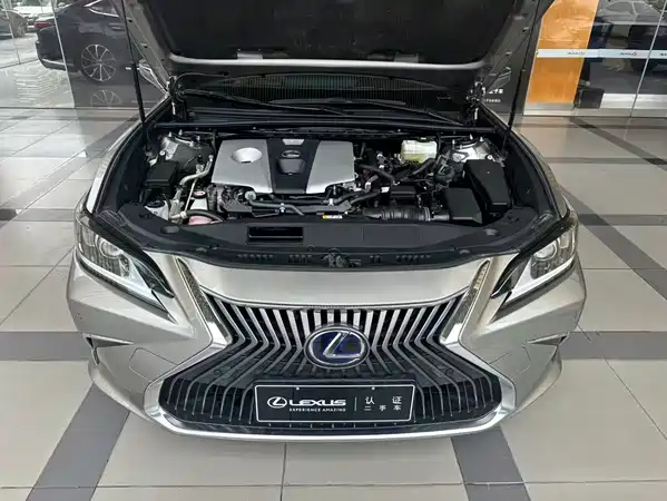 Lexus ES 2021
