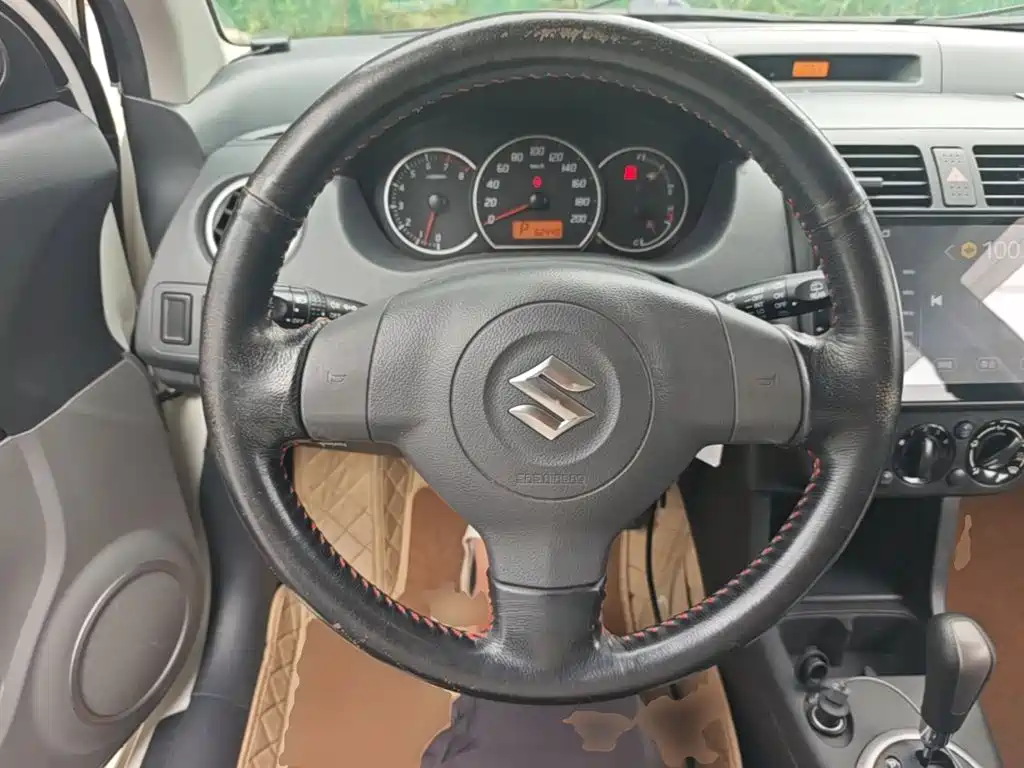 Suzuki Swift 2015 — фото 11