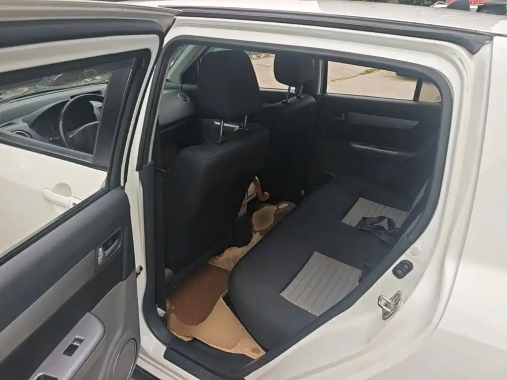 Suzuki Swift 2015 — фото 17