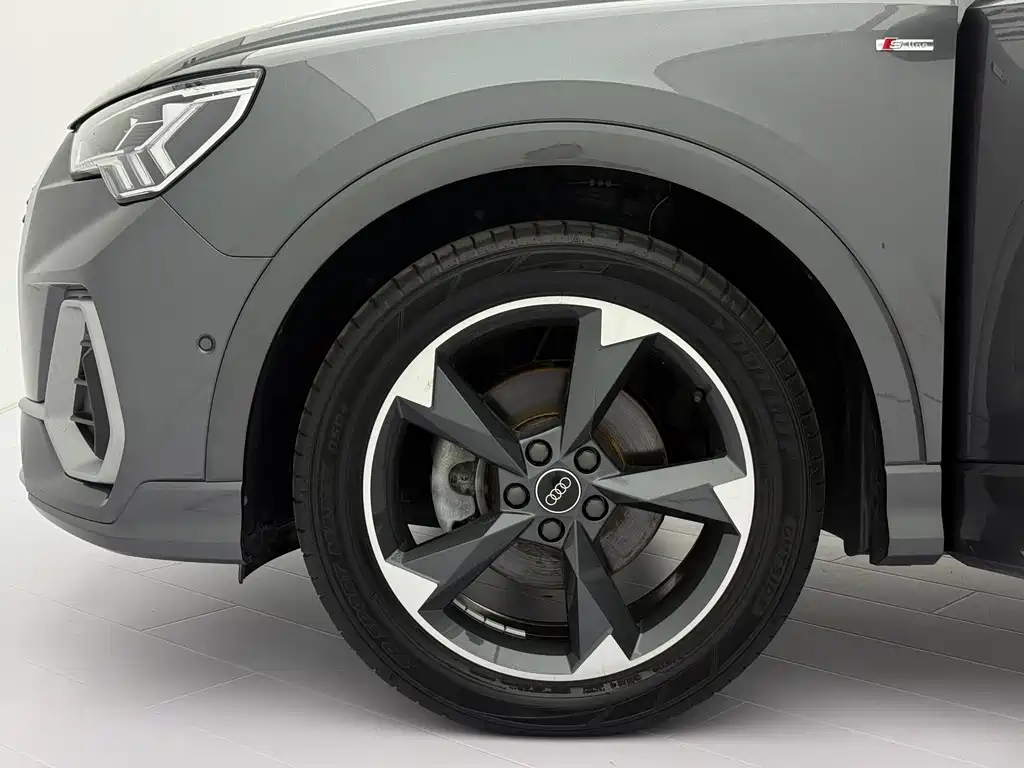 Audi Q3 2023 — фото 18