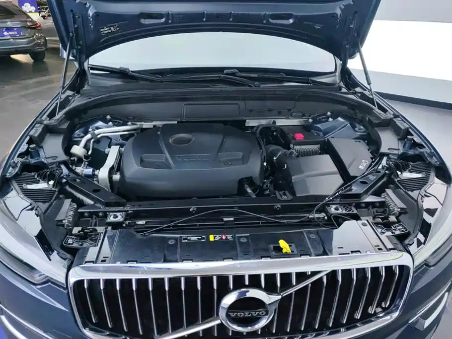 Volvo XC60 2021 — фото 10