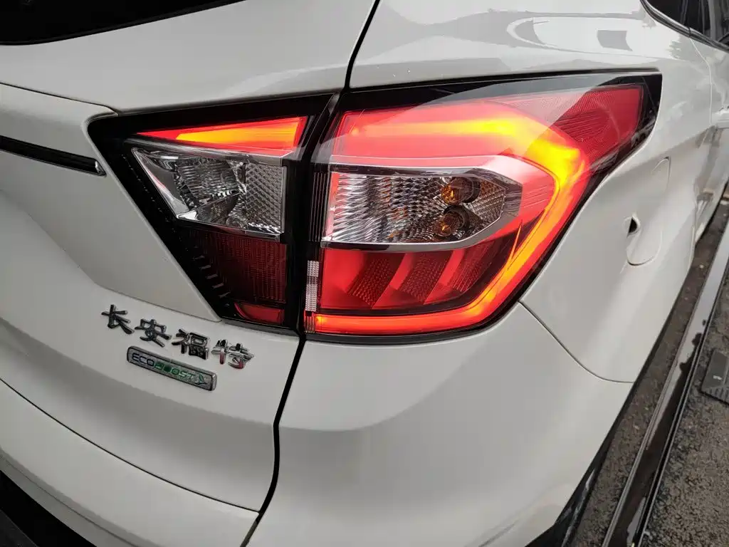 Ford Kuga 2017 — фото 24
