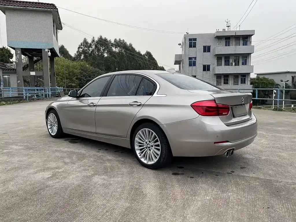 BMW 3 Series 2018 — фото 16