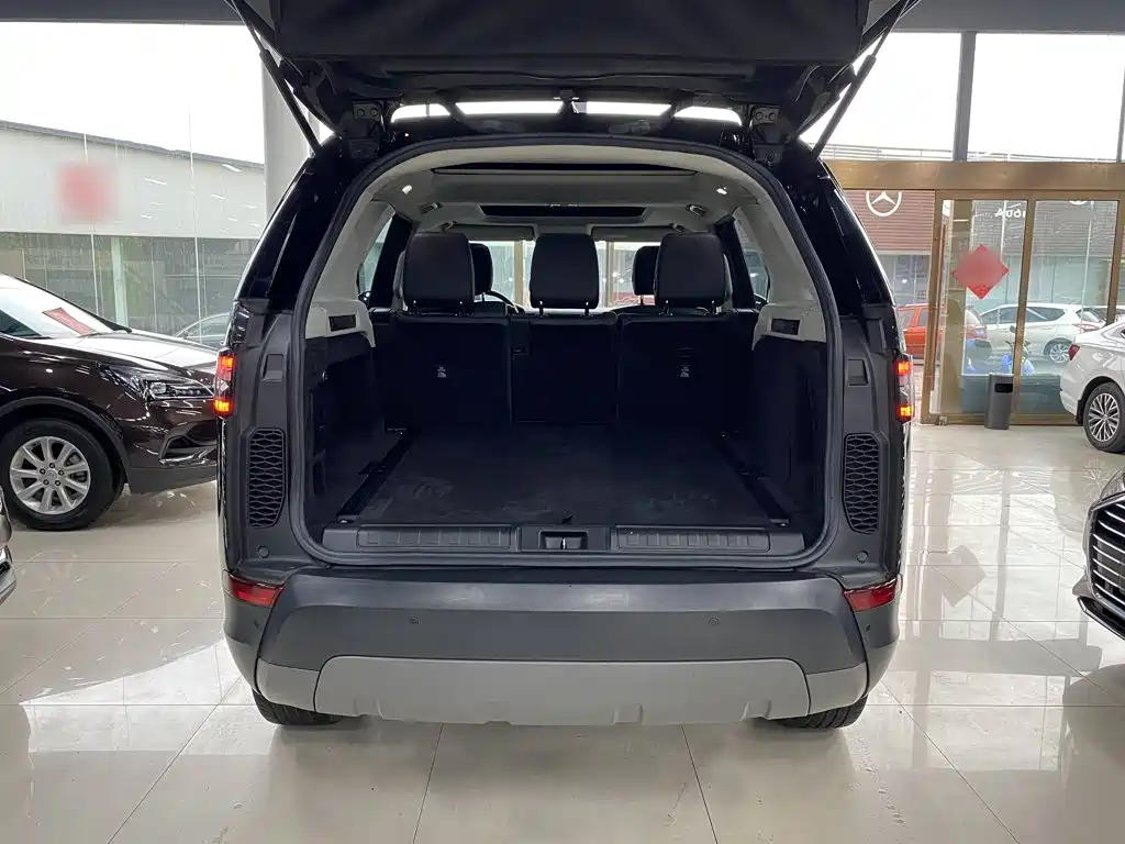 Land Rover Discovery 2018 — фото 13