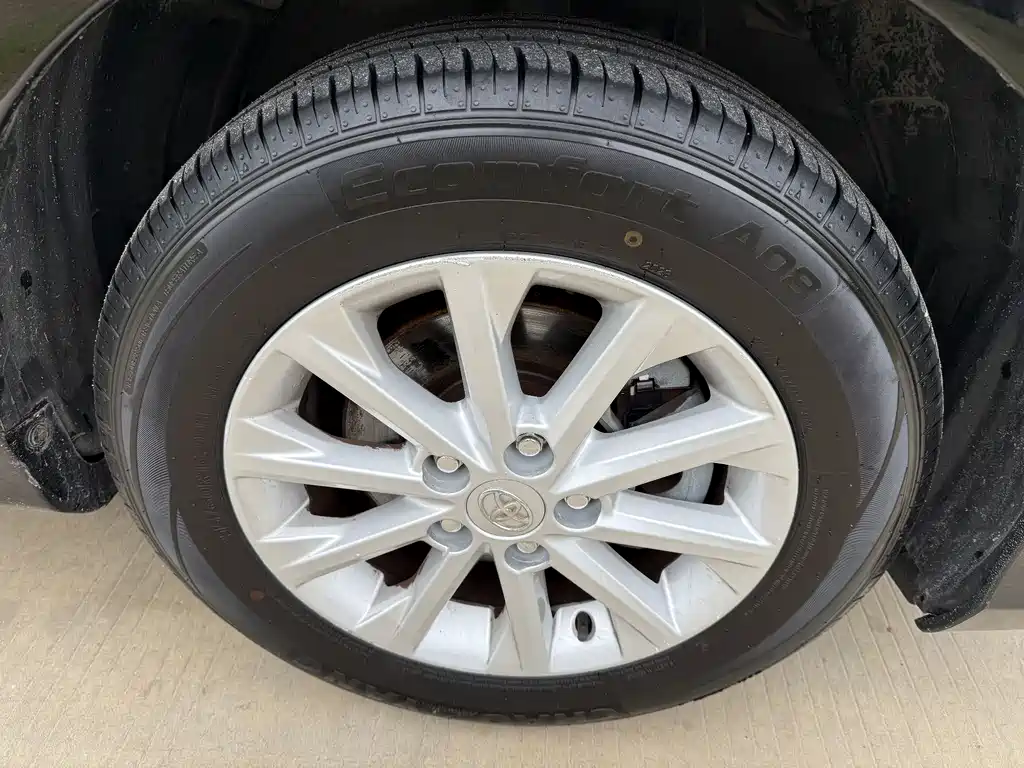 Toyota Camry 2013 — фото 19
