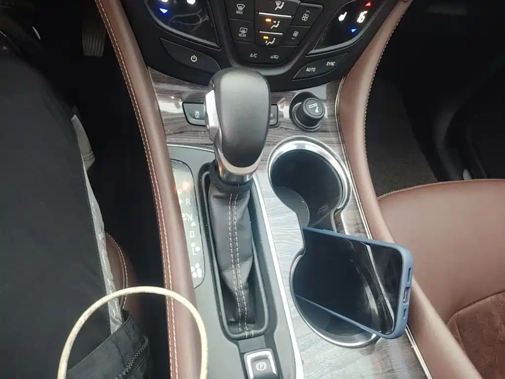 Buick Envision Plus 2017 — фото 14