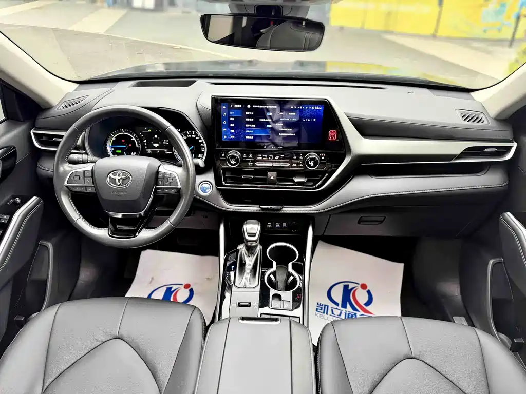Toyota Highlander 2022 — фото 12