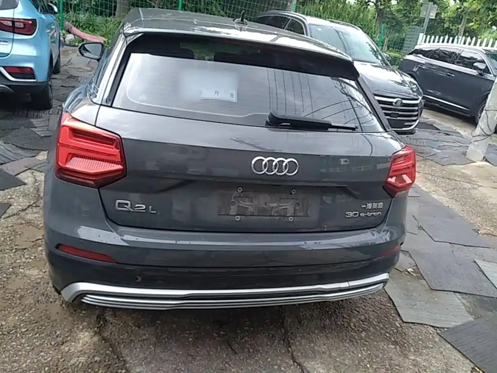 Audi Q2L E-Tron 2021