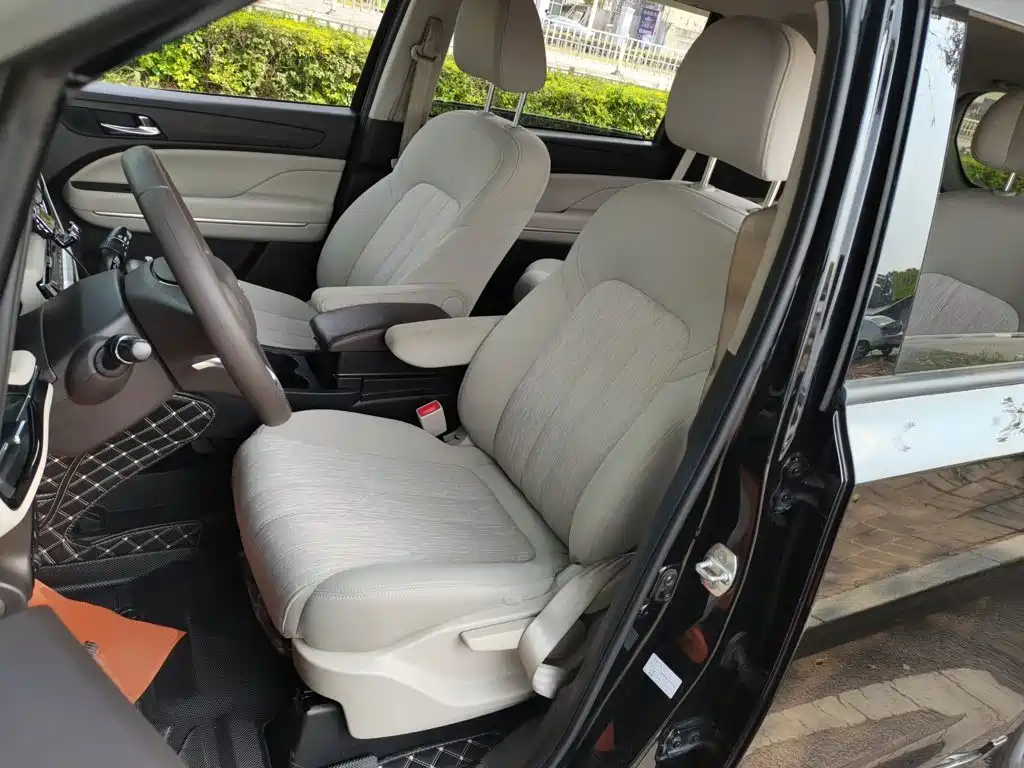 GAC Trumpchi M6 2020 — фото 11