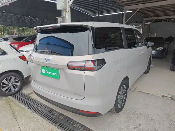Wuling Starlight 730 New Energy 2025