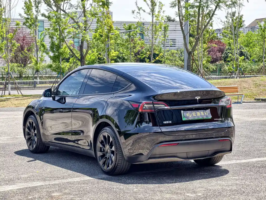 Tesla Model Y 2022 — фото 16