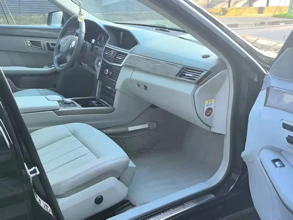 Mercedes-Benz E-Class 2010