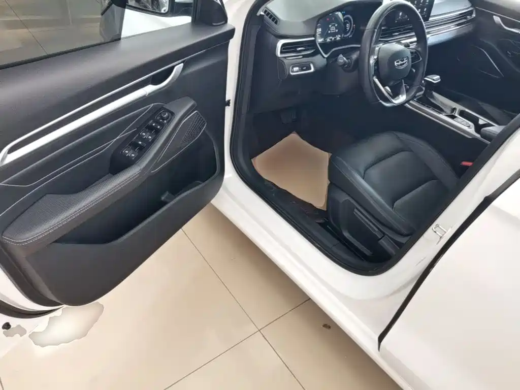 Geely Emgrand 2022 — фото 16