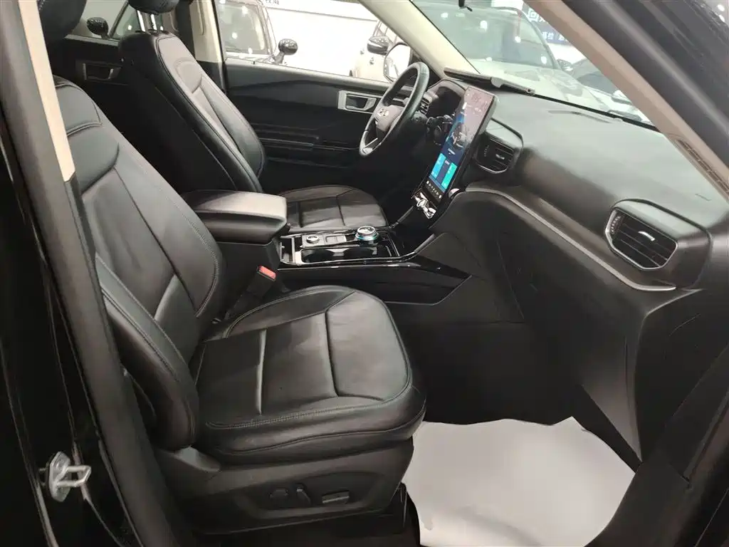 Ford Explorer 2020 — фото 25