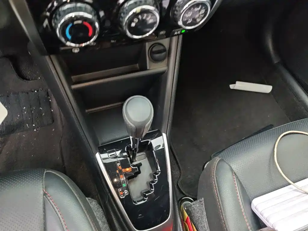 Toyota Yaris L 2020 — фото 14