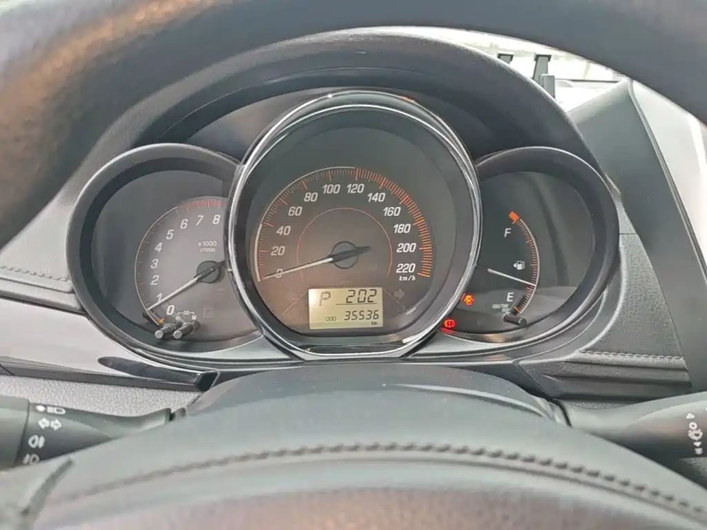 Toyota Yaris L 2020 — фото 12