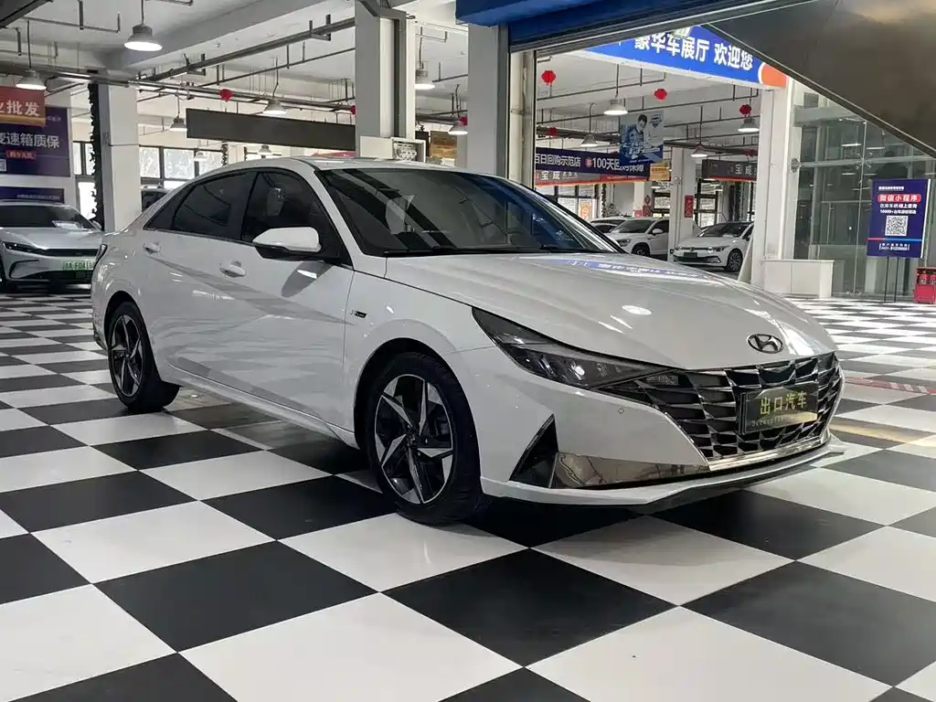 Hyundai Elantra 2023 — фото 3