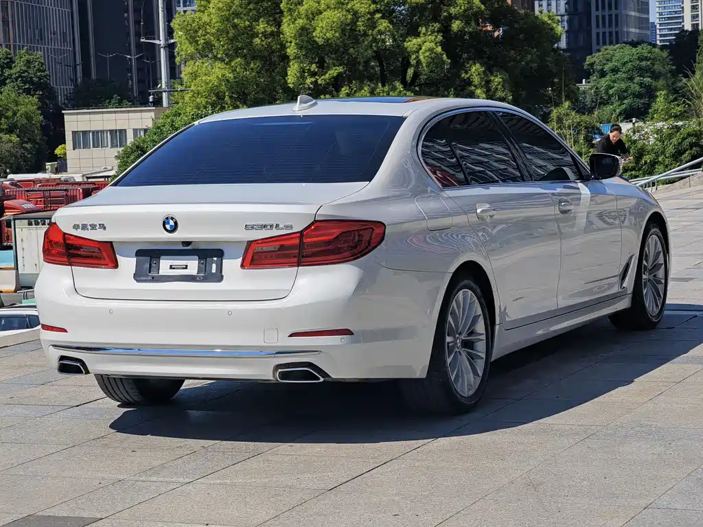 BMW 5 Series New Energy 2019 — фото 3