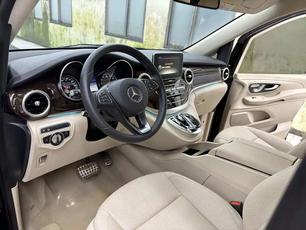 Mercedes-Benz V-Class 2019 — фото 12